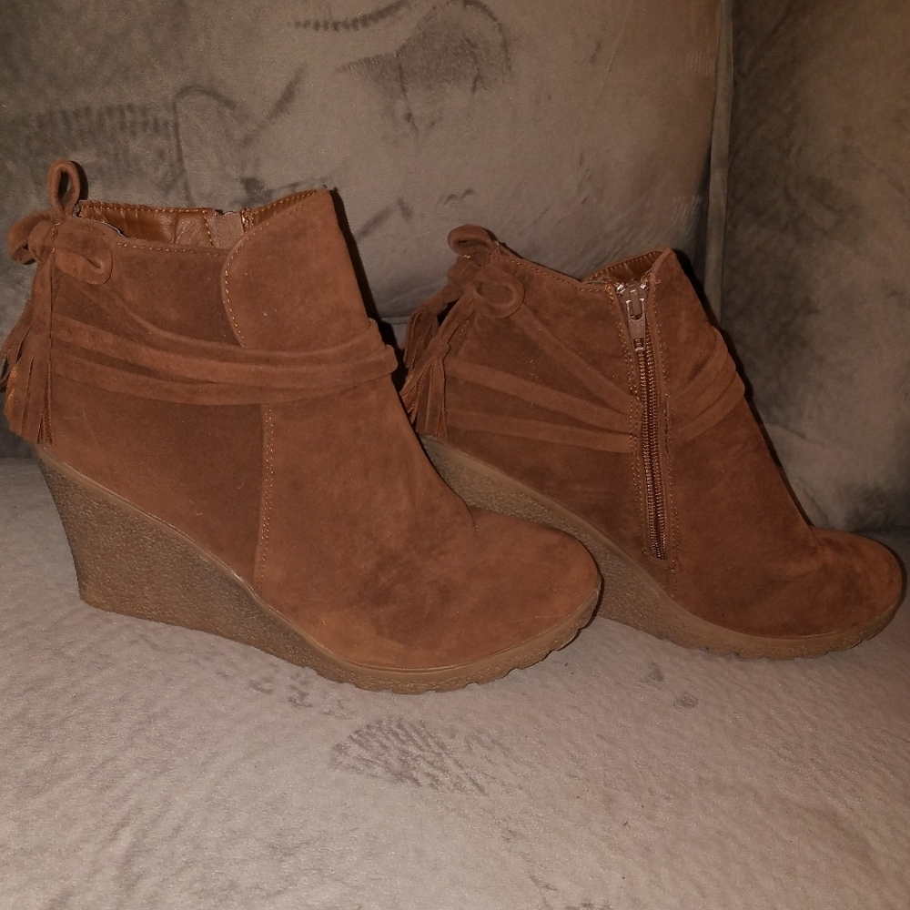 Size 9 wedge ankle boots